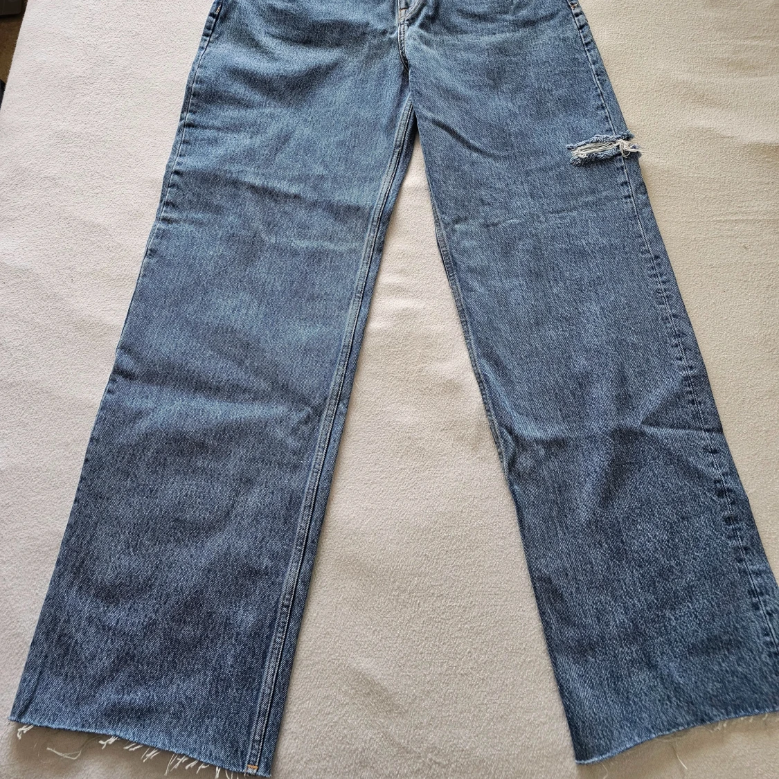 PULL & BEAR  BLUE DOUBLE-WAISTED WIDE LEG JEANS - 93
