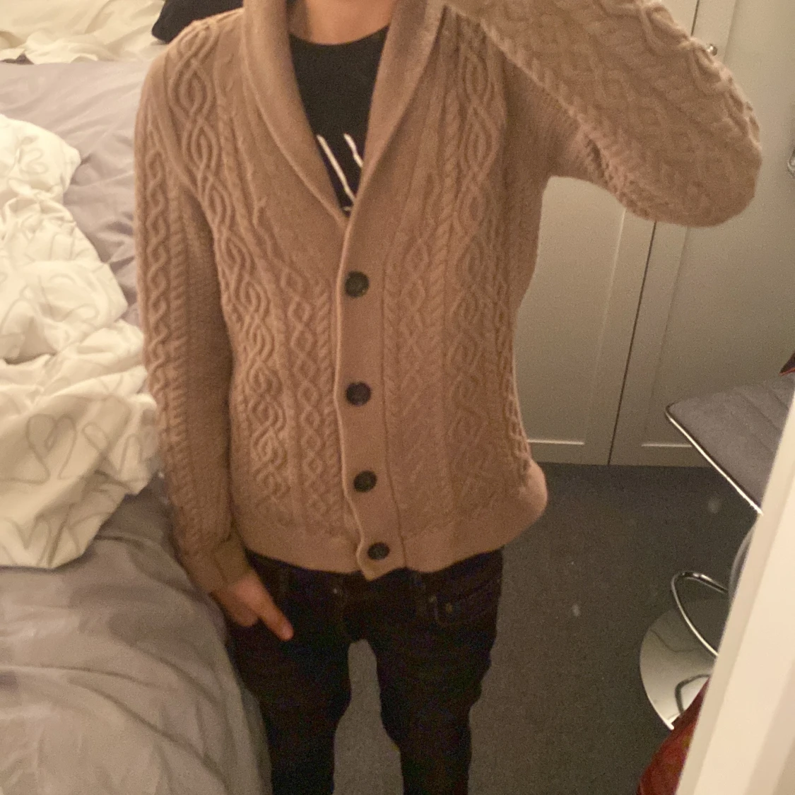 Beige stickad kofta med knappar - 91