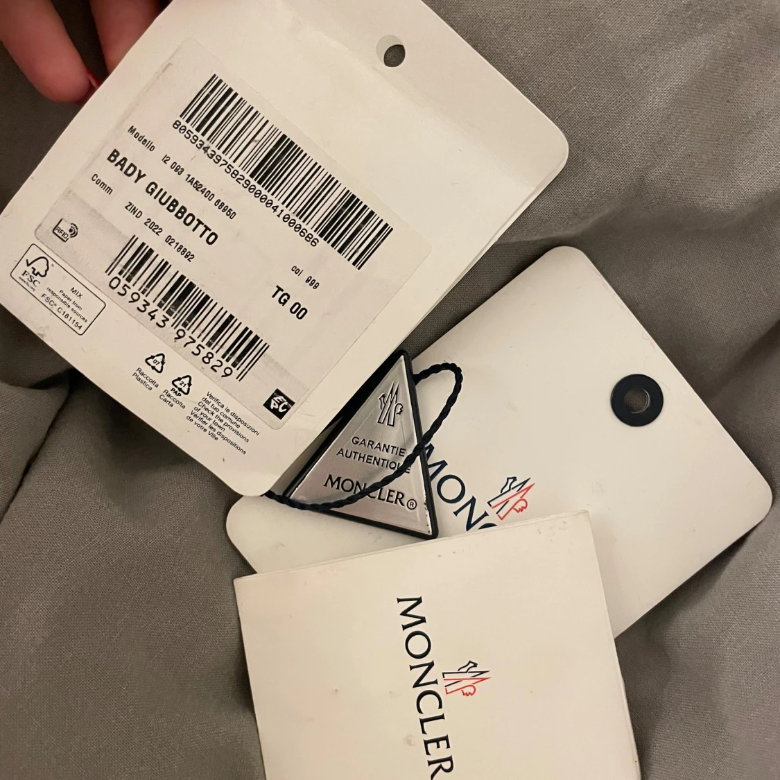 Svart pufferjacka från Moncler modell bady - 3