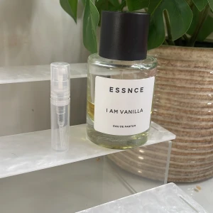 2ml‼️ I Am Vanilla Essnce  - 2ml‼️splitt utav ESSNCE I Am Vanilla Eau de Parfum. 