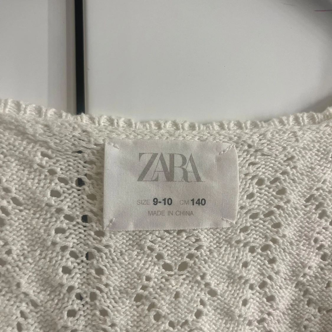 Vit stickad topp från Zara - 90