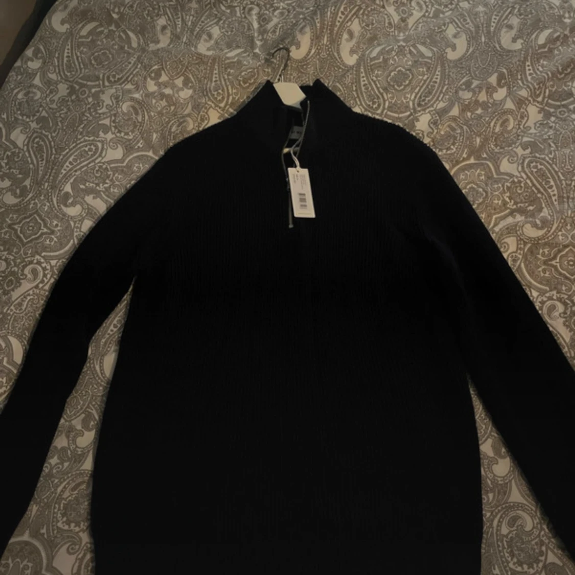 Mörkblå tröja med halv dragkedja från Brothers