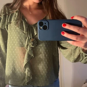 Zara blus  - Jättefin Zara blus!!! Knappt använd så i toppen skick🥰 