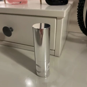 BB-Stick från Caia (bara testat) - Säljer det här populära bb-stick från Caia💖 i färgen 40 c💕 säljer pågrund av att det blev fel nyans💕 endast testat ett par gånger💖Funkar som bronzer eller foundation🥰