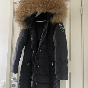 Rock and blue - Säljer denna fina jacka i fint skick. Storlek xs/s. Skriv om fler bilder önskas. 