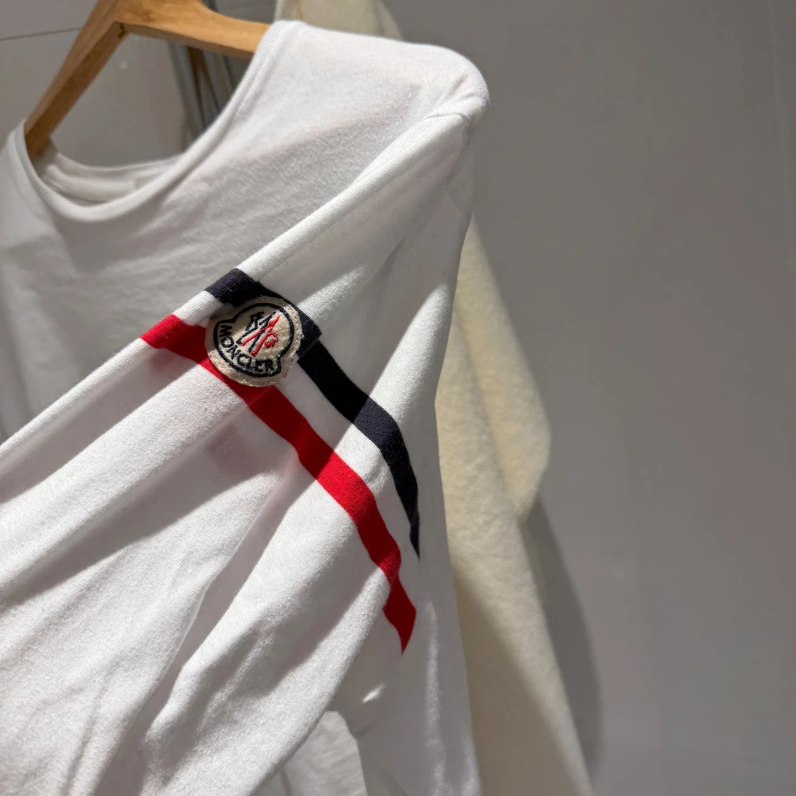 Vit långärmad tröja från Moncler - 90