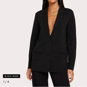 Svart blazer - Snygg svart kavaj i normal passform med. Endast testad. 