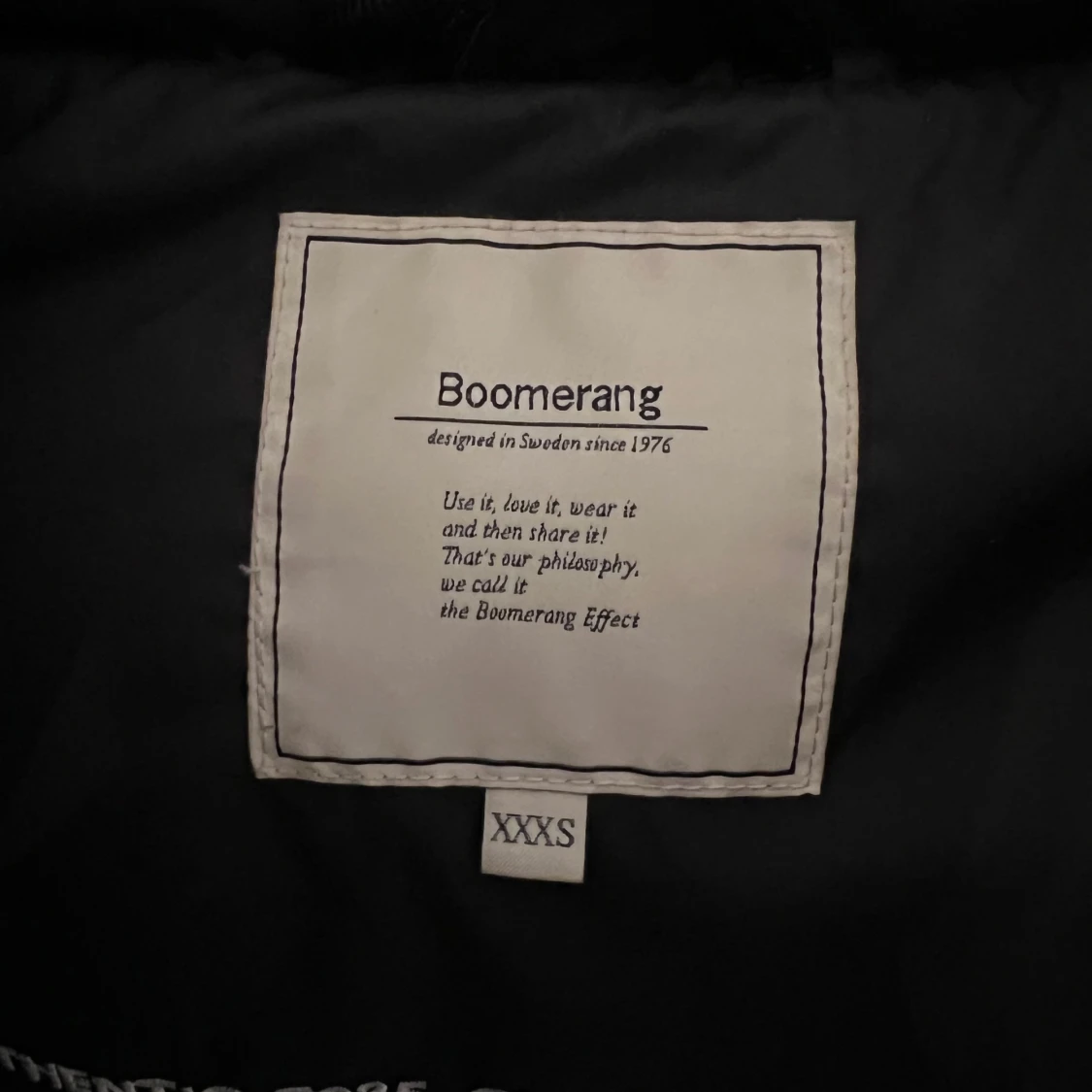 Svart dunjacka med huva - 91