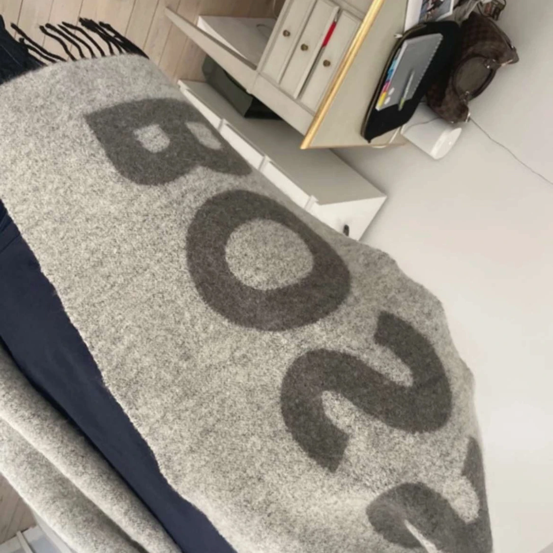 Grå halsduk från BOSS - 91