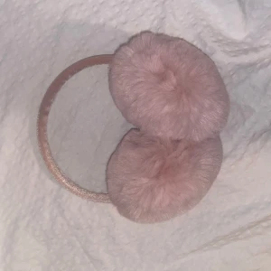 Rosa öronmuffar från New Yorker affären  - Provade en gång. 