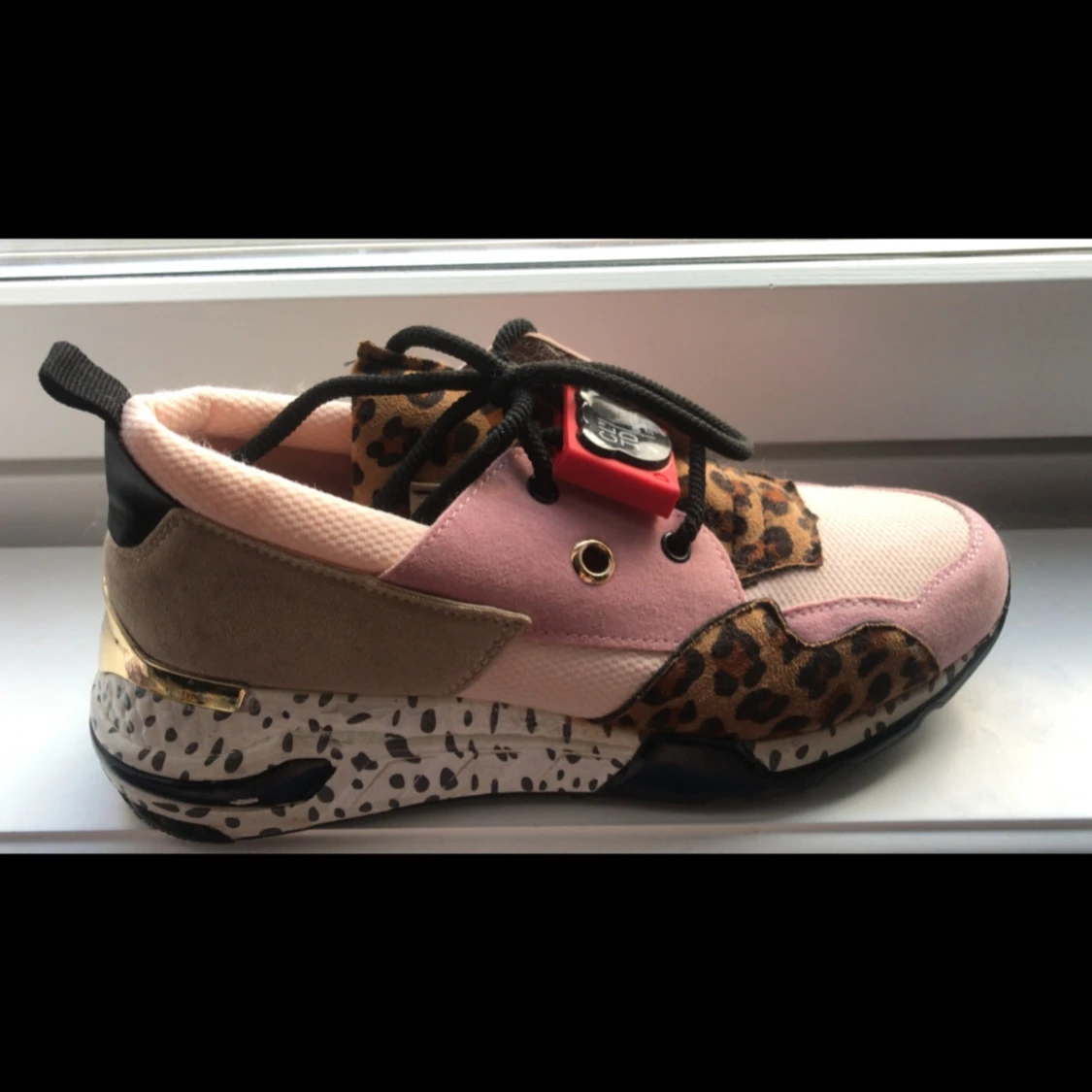 Leopardmönstrade sneakers med rosa detaljer 41   26cm - 92