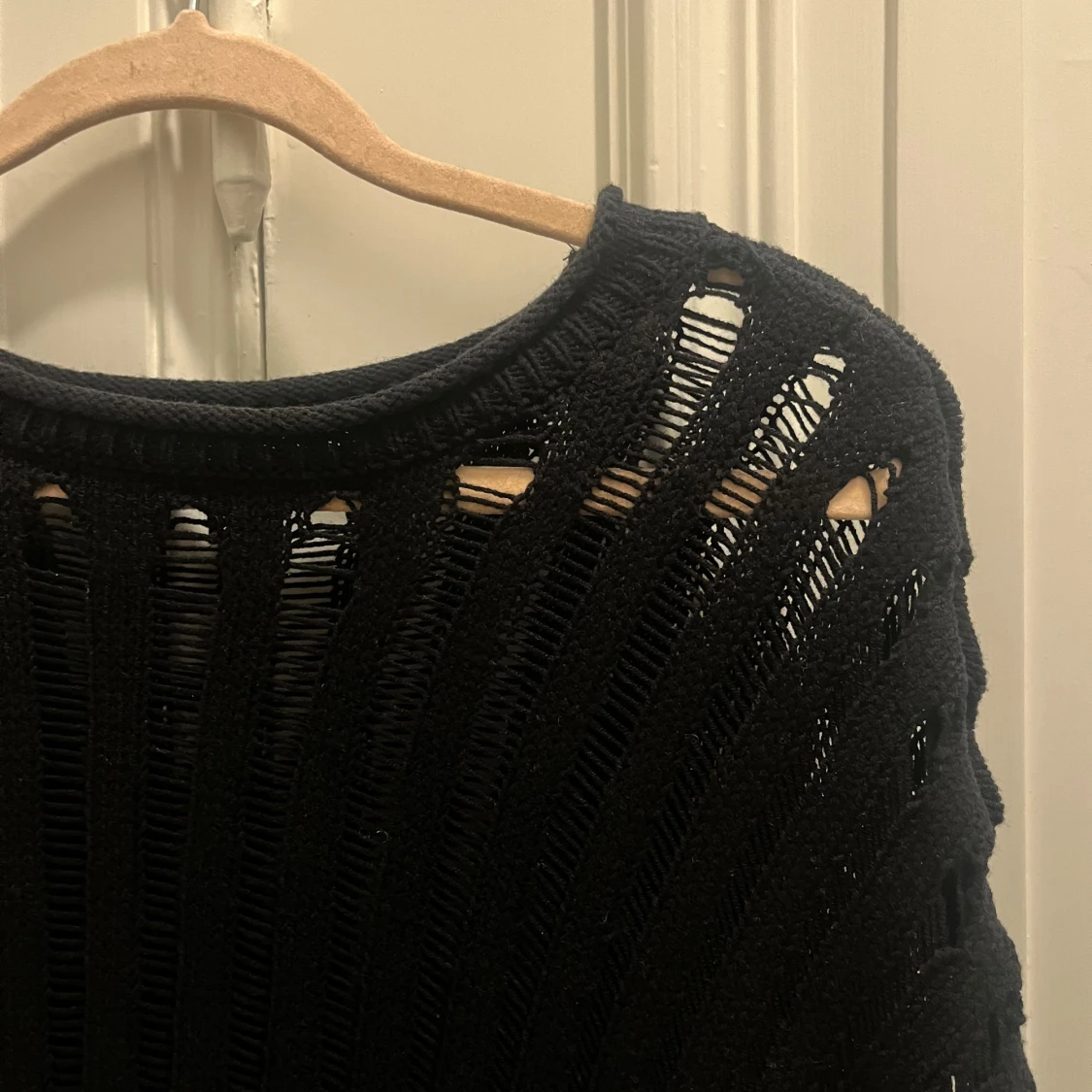 Svart stickad tröja  - 4