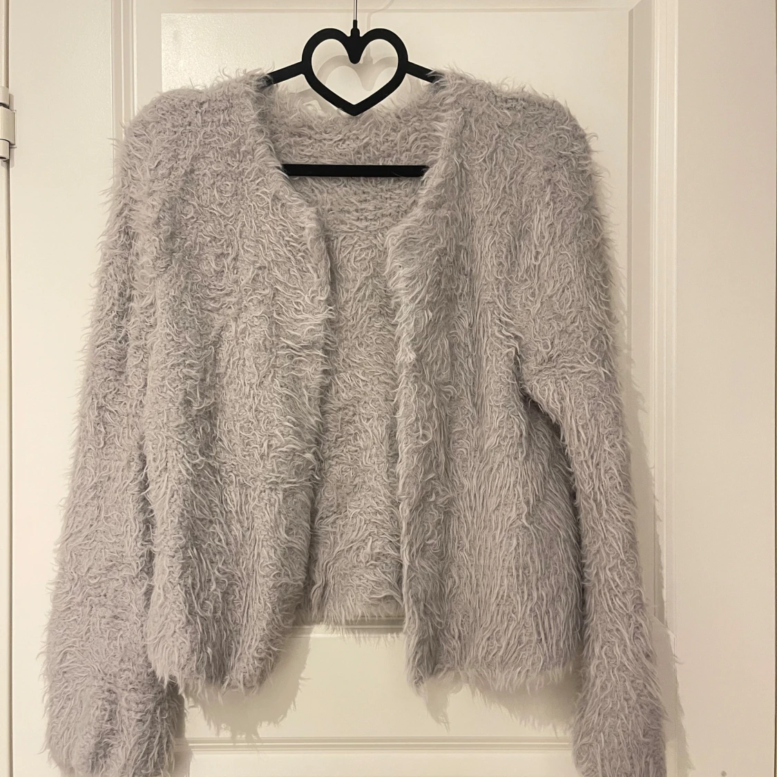 Grå fluffig kofta