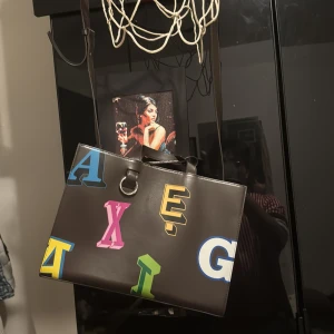 Monogru väska från Axel Arigato - Monogram Axel Arigato väska