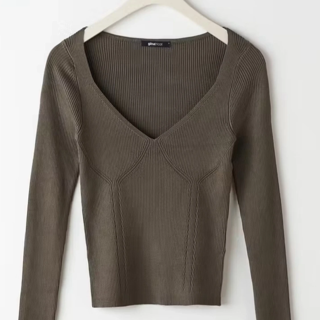 Brun ribbad topp från Gina Tricot - 90