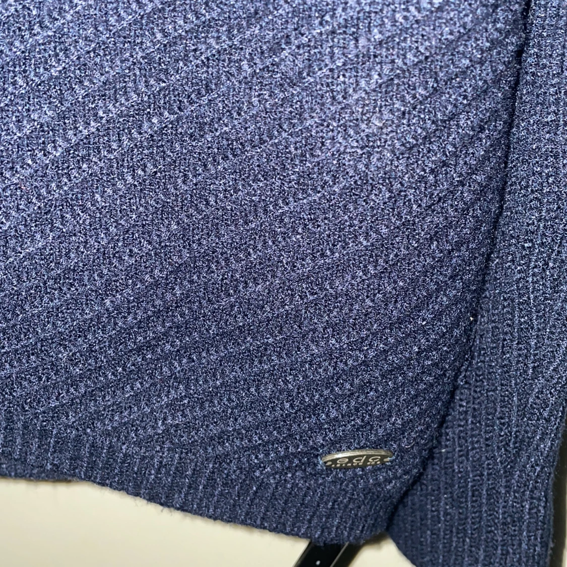 Mörkblå stickad tröja från e.d.c. - 90