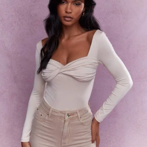 Beige body - Superfin beige body, aldrig använd bara testad🤍