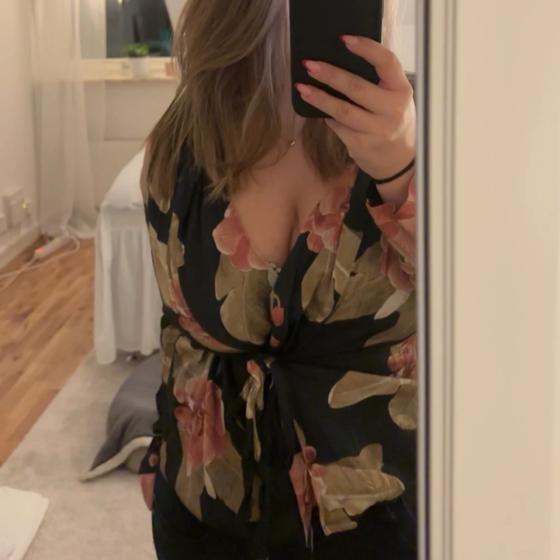 Blommig omlottopp/blus från intemissemi  - 90