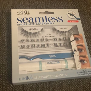 Ardell Seamless Underlash Extensions - Säljer Ardell Seamless Underlash Extensions som ger en naturlig look med extra längd och volym. Paketet innehåller 36 fransar i olika längder för upp till 6 appliceringar. Inkluderar applikator, bond och seal för enkel applicering och långvarigt resultat. Perfekt som julklapp den är helt ny!🎄🎁