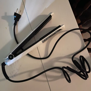 Plattång - plattång med sladd och europeisk kontakt. 