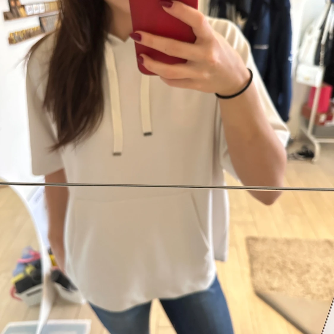 Vit hoodie från Soyaconcept