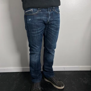 Jeans från Replay - Jeans från Replay, i modellen Waitom. Innerbenslängd: 76cm