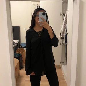 Blus från Bik Bok - Köpte från Vinted men den är ganska liten för mig. 