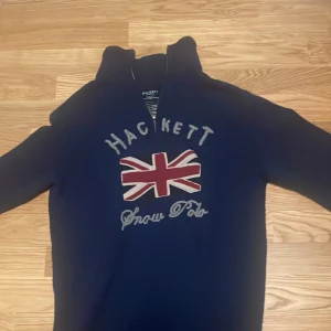 Hacket london merinoull trökka - Säljer denna sköna merinoull tröja från hacket London  Skick 7/10 lite trasig under armen 