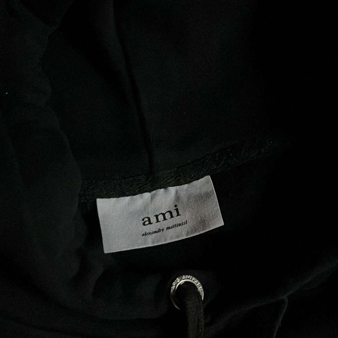 Säljer nu min riktigt snygga ami paris hoodie då den är lite för liten (176cm) nypris ungefär 5000. Hör av er vid frågor och funderingar :)  - 90