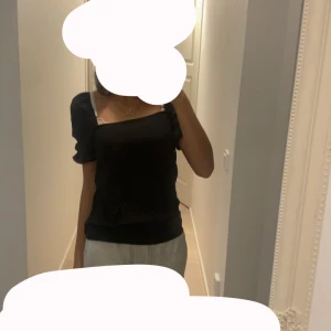 Axel tshirt - Sthlmstil tröja, svart tunn skön axeltröja/t shirt