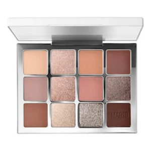 Makeup by mario ögonskuggspalett - Säljer denna palett då jag råkade beställa fel, aldrig använt endast testat någon av färgerna på handen. Köpt för ca 650 och säljer för 400!