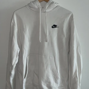 Nike Hoodie - Säljer min nike hoodie då den blivit för liten för mig!  Fint skick!