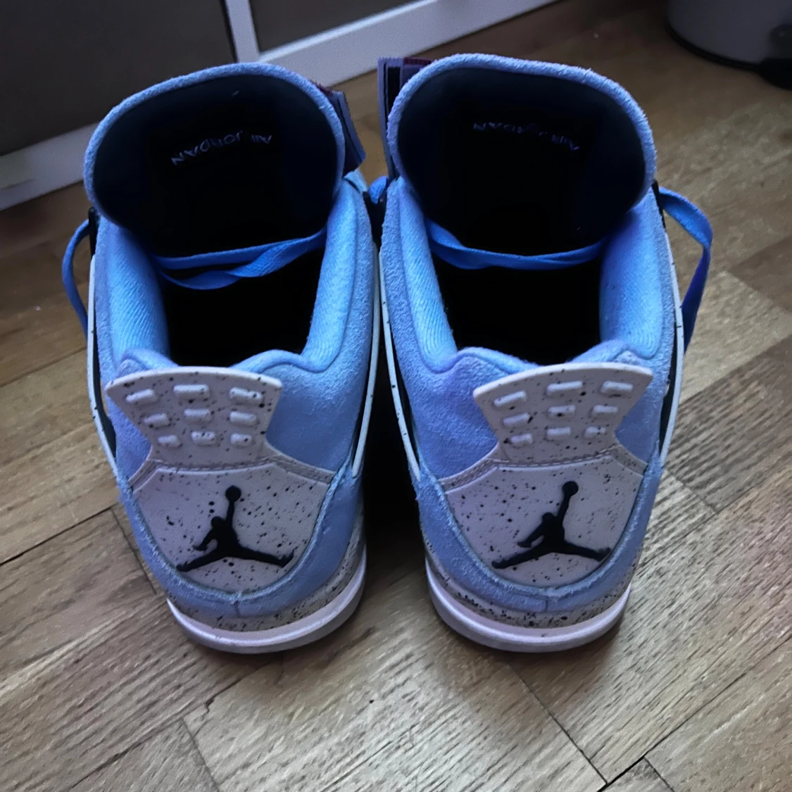 Jordan 4 University Blue  - 90
