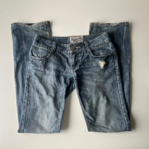Jeans - Såå snygga lågmidjade jeans😍😍står storlek 0 men skulle säga typ s