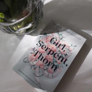 Girl Serpent Thorn av Melissa Bashardoust - Köpte här på Plick i använt skick, se bilderna!