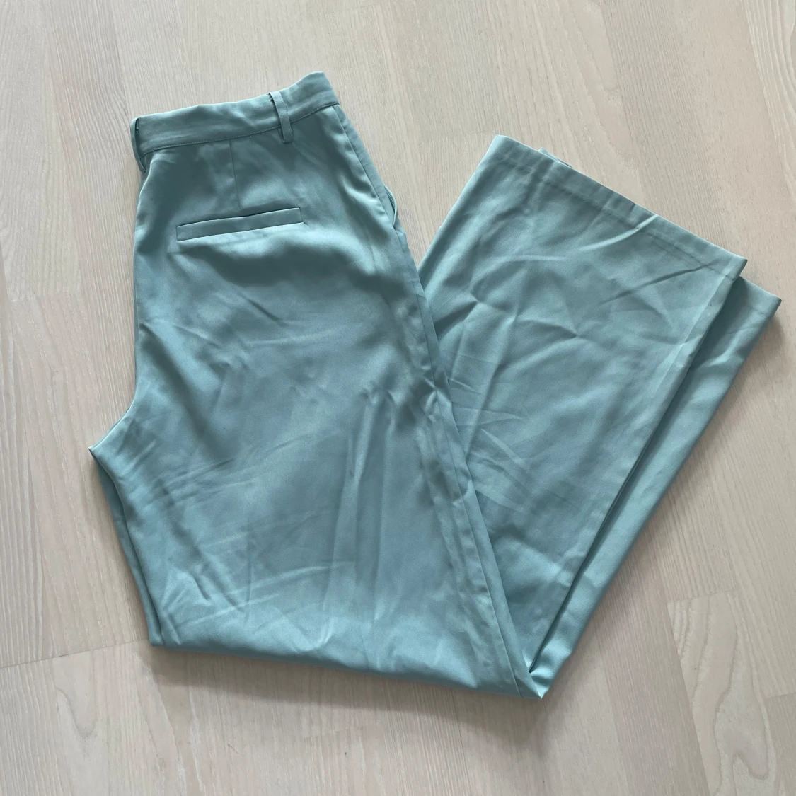 Ljusa gröna byxor från NA-KD - 90