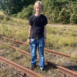 köp min kille - vem vill köpa elis säljer billigt och bra jag vill inte ha honom längre