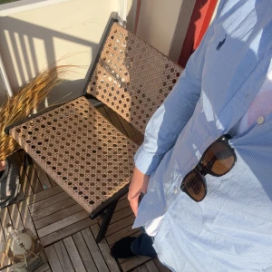 Ralph Lauren Skjorta - Ljusblå Rutig Ralph Lauren Skjorta Storlek: M Skick: 9/10 Nypris: 1295kr, Mitt pris: 599kr 💫  Priset är inte hugget sten. 