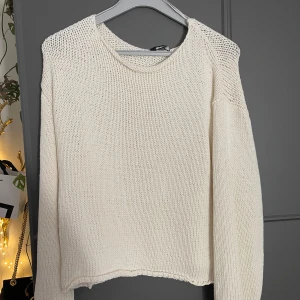 Oanvänd stickad tröja  - RENSAR GARDEROBEN!!☺️💕🥂