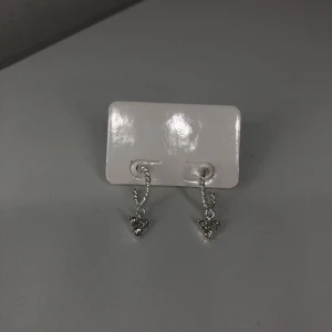 Silverörhängen  - Använda fåtal gånger.  Hör av dig vid frågor o köp 🫧. ❗️Tar bara emot Swish ❗️