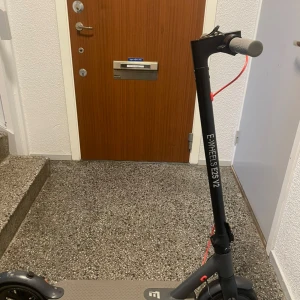 Scooter, Elsparkcykel - elsparkcykel, endast använt i en månad, är i toppskick och redo för en ny ägare. 