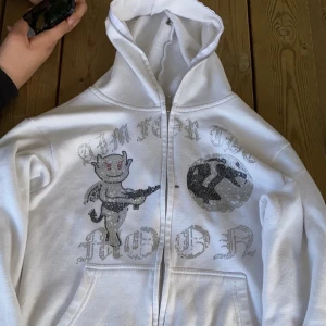 Aim for the moon - Använd i bra skick. Den har en liten fläck vid handen men annars bra. Skriv för mer bilder och info priset kan gå ner vi snabb affär