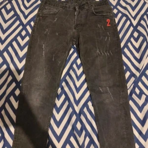 Dsquared2 Jenss - Storlek 50, mycket fint skick Bilder från förra ägaren 