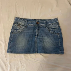 Jeanskjol - Super fin jeanskjol💗 Passar bra med en stickadtröja😊