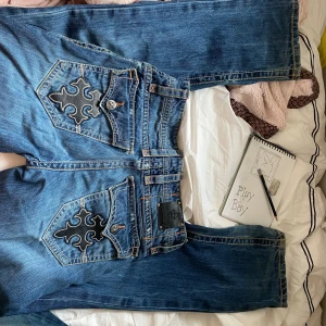 Balla jeans  - Säljer dessa coola Jeansen från något märke?! Storlek 32/34 