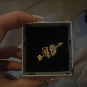 Ioaku  - Säljer denna jätte fina ringen som är justerbar❤️