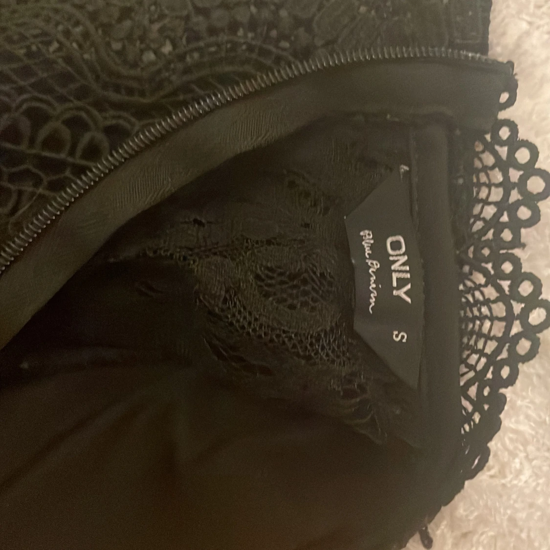 Svart spetsblus från ONLY - 2