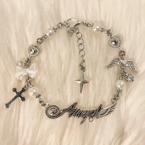 Armband  - Handgjort armband ᡣ𐭩 söt accessoar till varje outfit! ⋆౨ৎ˚⟡˖ instabox går bra annars frakt 18kr, pm för köp eller använd köp nu 𝜗𝜚🫶🏻🪽