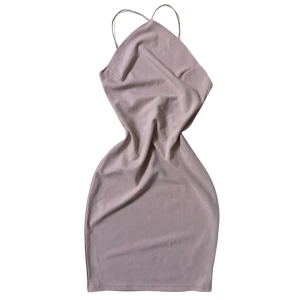 Ljusrosa klänning från Bik Bok - Snygg ljusrosa klänning från Bik Bok med smala axelband, öppen rygg och en figurnära passform. Helt ny!