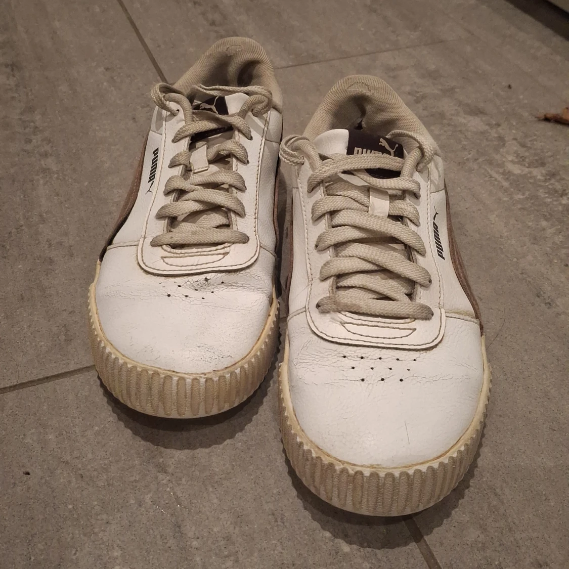 Vita och lila sneakers från Puma - 4